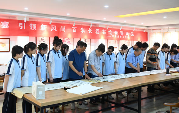 沭阳：共书百米长卷 倡导升学新风
